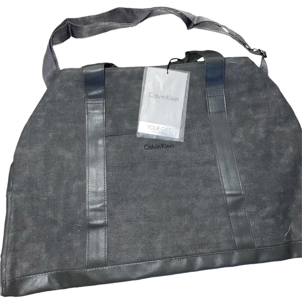 NWT🚨Calvin Klein Men’s Vintage Luggage Bag🚨
